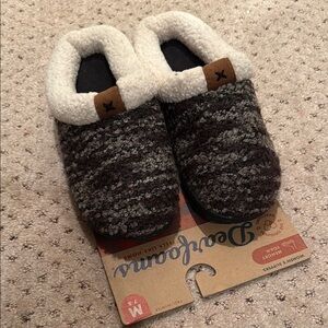 Dearfoams Women's Cozy Slippers